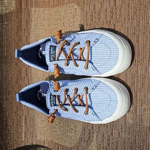 Sperry Light Blue Plaid Casual Boat Sneakers with Brown Laces, 9.5